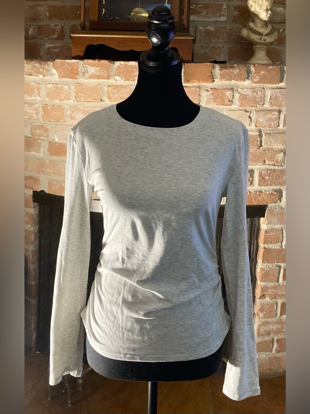 Darong Light Gray Women's Long-Sleeve Crewneck Top
